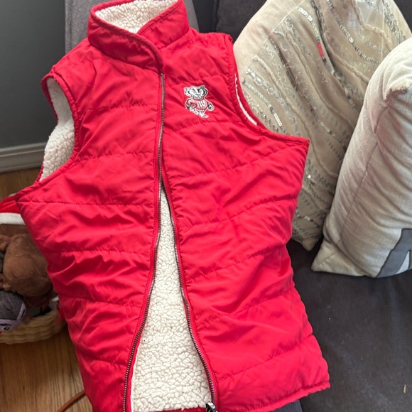 Red UW Badgers Puffer Vest Size S - Picture 1 of 3